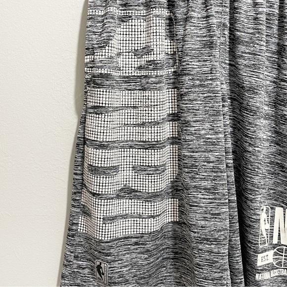 NBA Men’s Gray Space Dye Basketball Trainer Pull On Shorts Logo Size Small - Picture 4 of 6